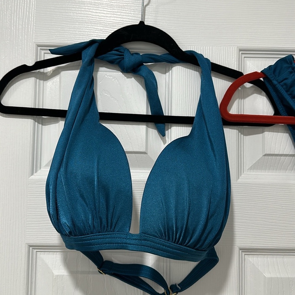 Two bikini’s Venus, DD ,SZ 6 bottom, Aqua and deep teal two pieces..